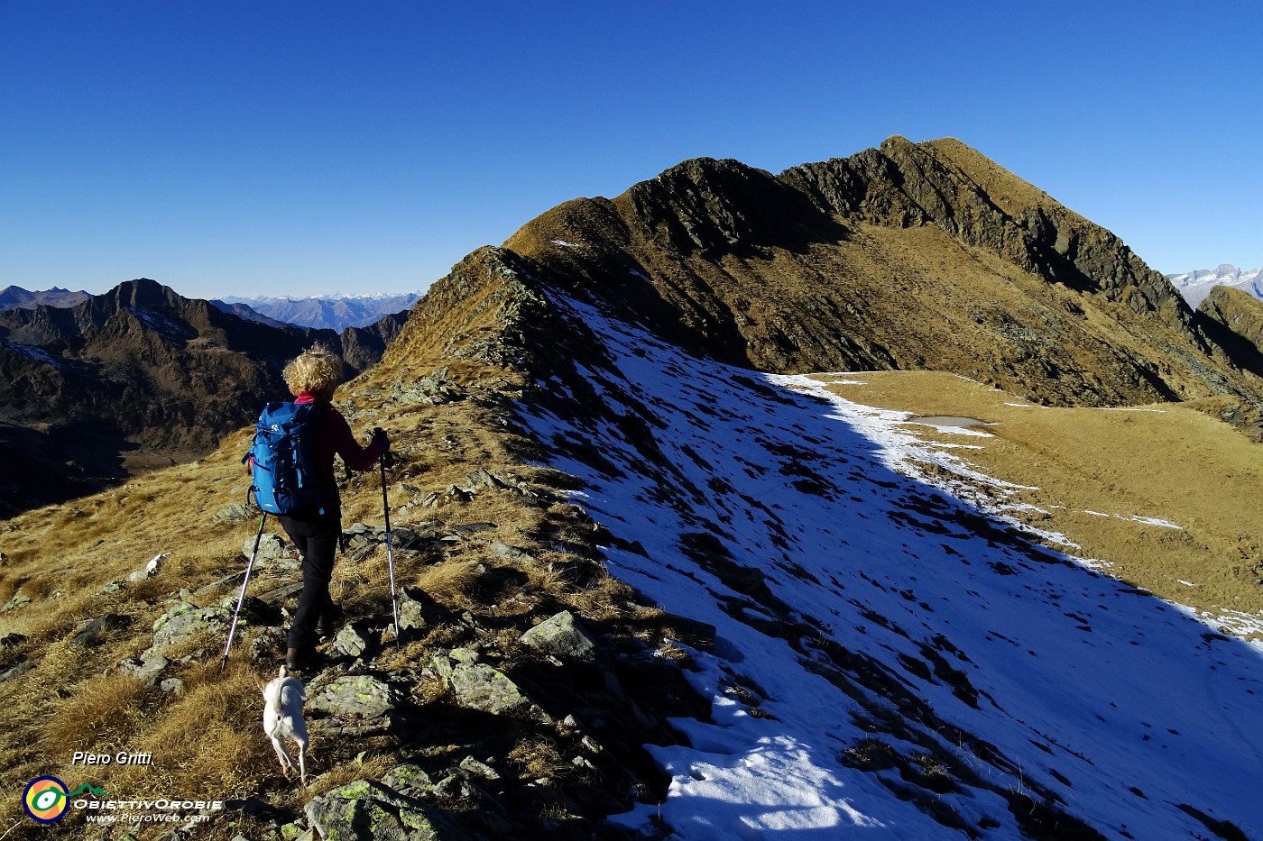 33 Dalla Cima di Lemma in cresta verso il Pizzo Scala.JPG -                                